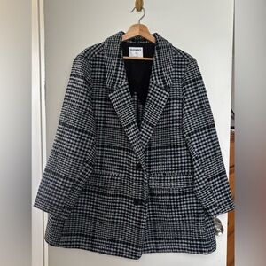 Old Navy Women's Black and White Checkered Blazer
